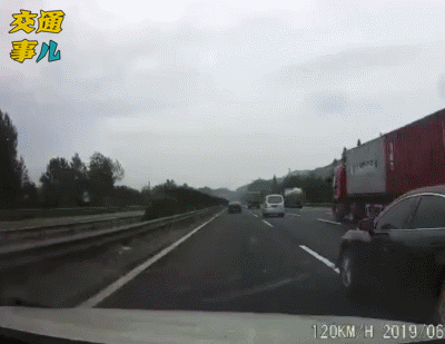  动图|一组动图警示你：最坑人的驾驶行为，见缝就钻害人害己