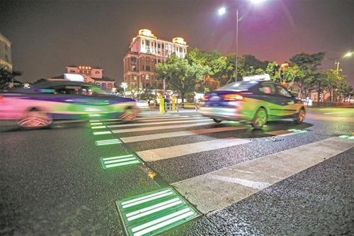 夜间|无锡新吴智慧斑马线投用 夜间过街更安全
