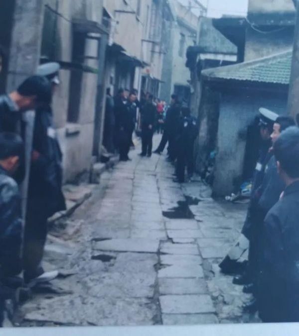  妻子|过年前夕，丈夫离开不到1小时，妻子竟惨遭杀害！16年前“慈溪抢劫杀人案”犯罪嫌疑人被批捕