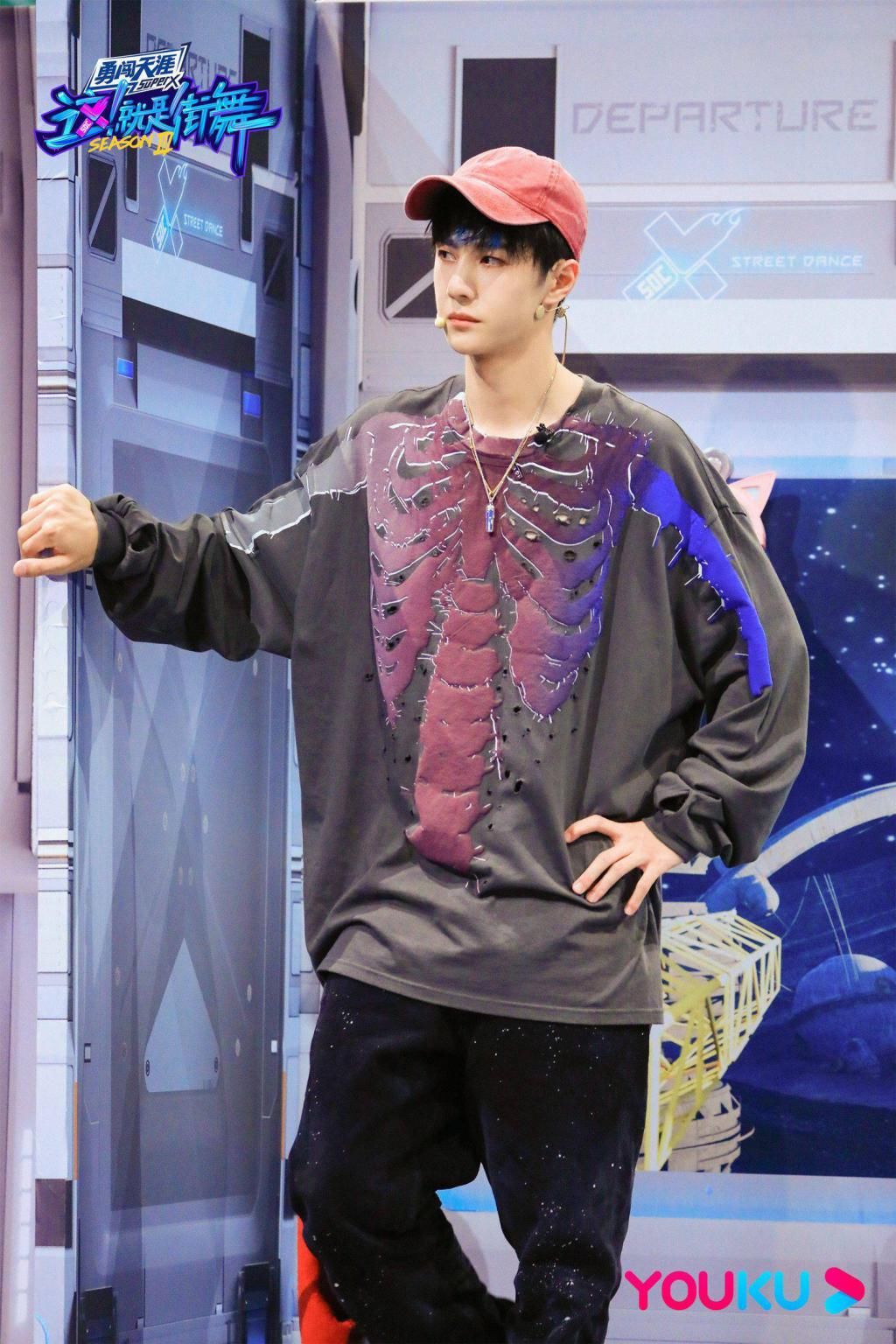  剧照|王一博《这！就是街舞3》剧照公开 今晚围观豹豹队长霸总式选人