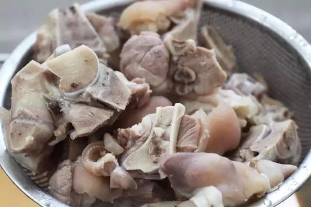 猪蹄洗净|炖猪蹄时用上这一招,几分钟就迅速软烂,关键还入味!