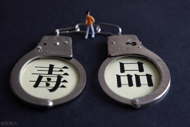 吸毒|吸毒情侣在夜总会向他人贩卖毒品双双获刑