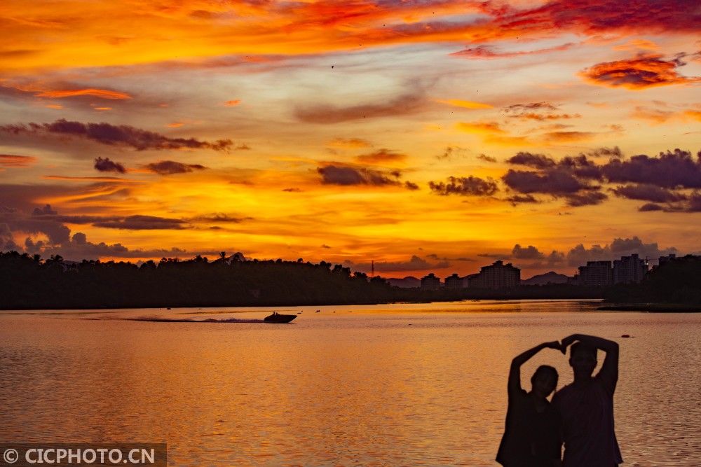  霞光|海南琼海：久旱逢甘霖 雨后霞光美
