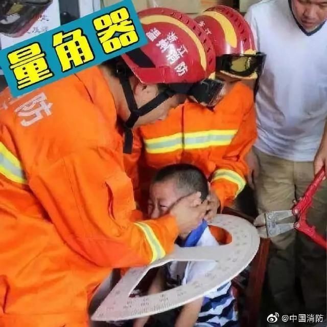  候车|又有孩子被卡住了！这次是火车站候车椅缝隙