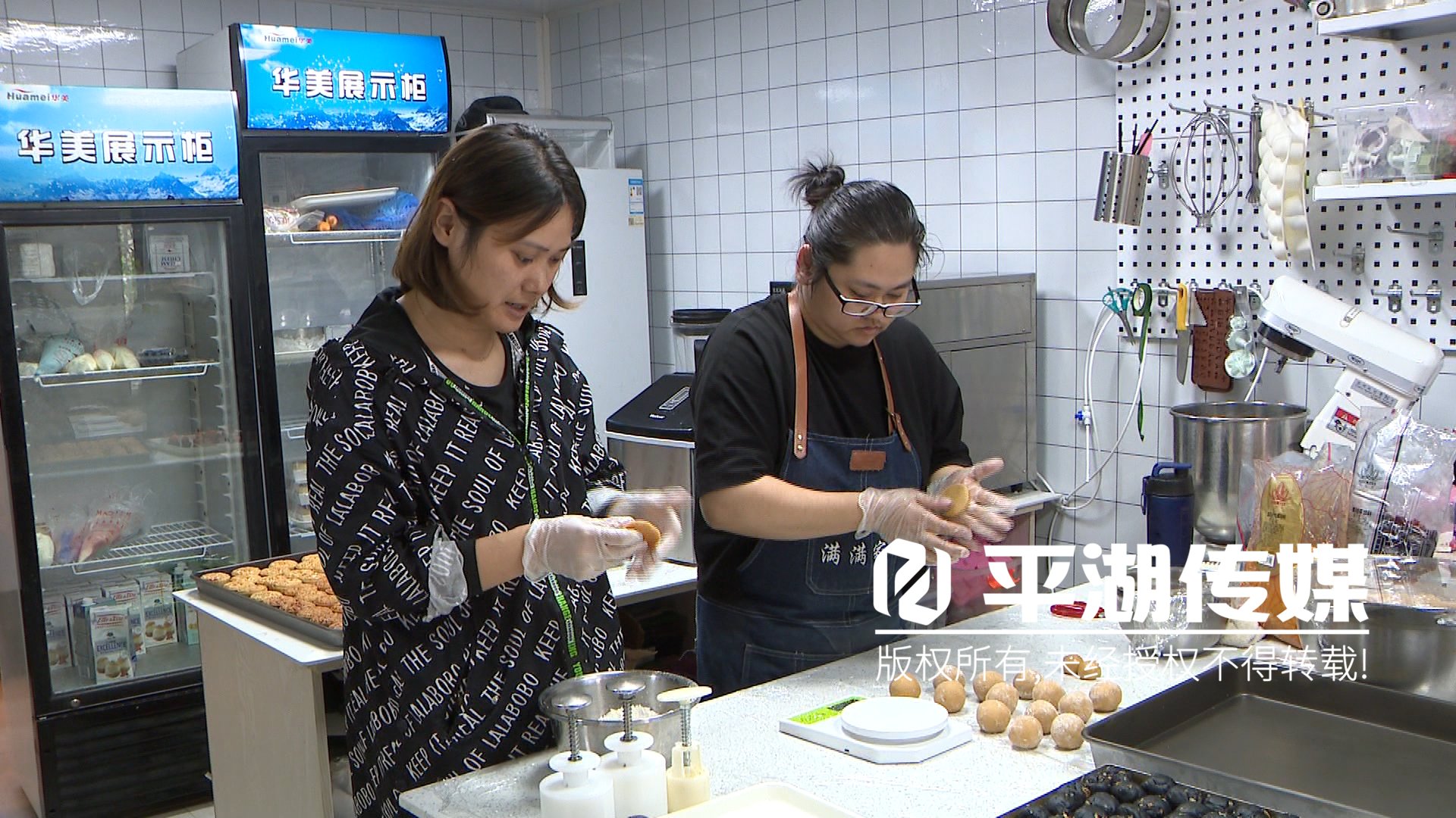 月饼|月饼市场刮起节俭风 迷你月饼受欢迎