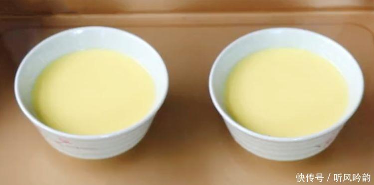 搅拌|家里有鸡蛋别只会水煮,加1盒牛奶做个布丁,香甜嫩滑,入口即化
