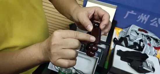 吸顶灯|矿泉水瓶、衣服、家用吸顶灯......这些日常用品可能在偷拍你!