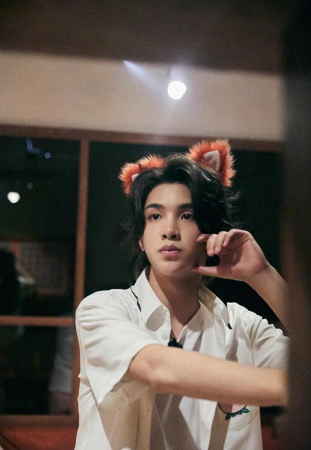  惊人|《密逃2》邓伦展现惊人臂力 杨幂郭麒麟比腿长