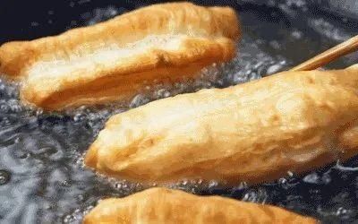 添加明矾|爱吃油条的都看看吧！这种商贩太黑心！2人已认罪