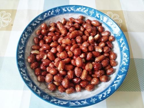 花生米|炸花生米,用热油还是冷油?用错不酥脆,还容易焦