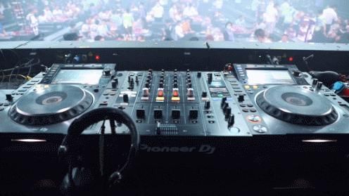  武鸣|武鸣警方联合禁毒支队开展娱乐场所清查行动