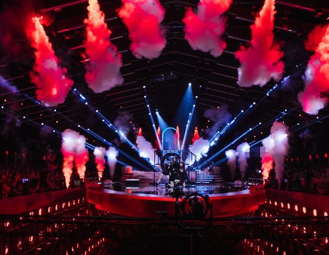  孟佳|《浪姐》孟佳被淘汰，众人第一反应都很惊讶，王霏霏现场崩溃大哭