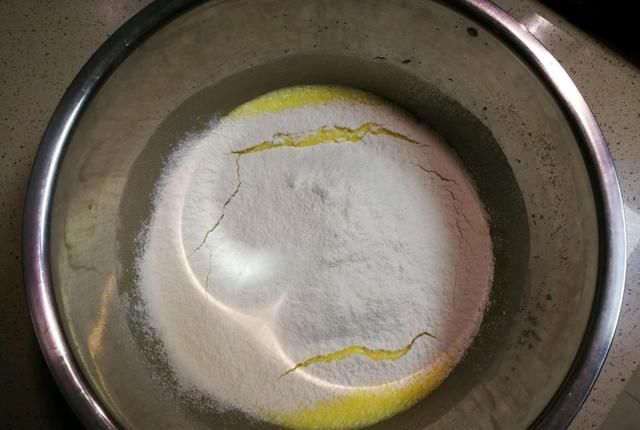  电饭煲|没有烤箱也能做蛋糕，一口电饭煲，不用水不用油，搅搅就出锅