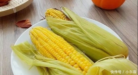  下锅|做水煮玉米，不要直接下锅！多加这一步，玉米鲜嫩多汁更香甜