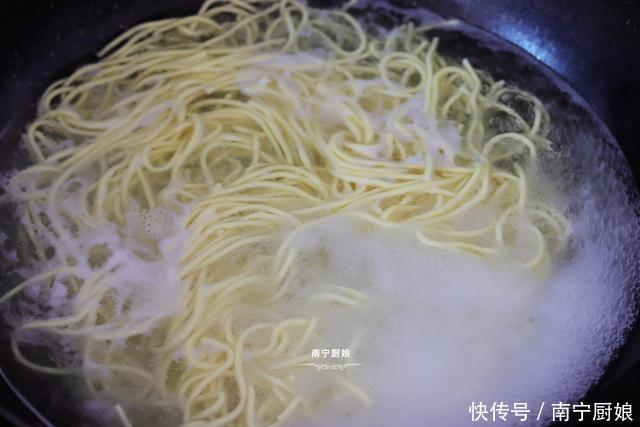 大鱼大肉|秋天吃大鱼大肉不如吃这盘卤面，做法简单，好吃到爆，上桌就光盘