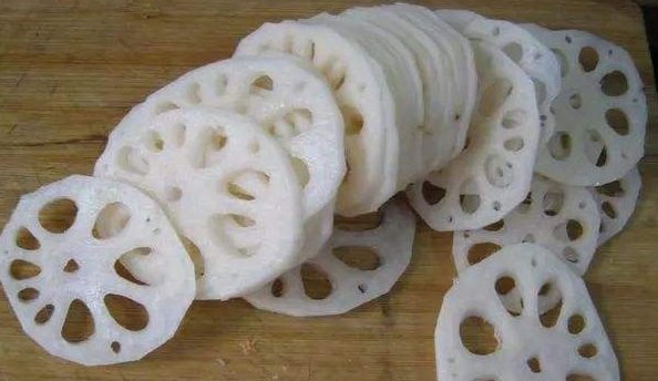  面粉|炸藕夹时，不能只用面粉挂浆！学会这么做，藕夹又香又脆还入味