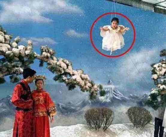 说养|曾被妈妈当提款机的阿拉蕾,哭着说养弟弟,如今却变姜小果的童年