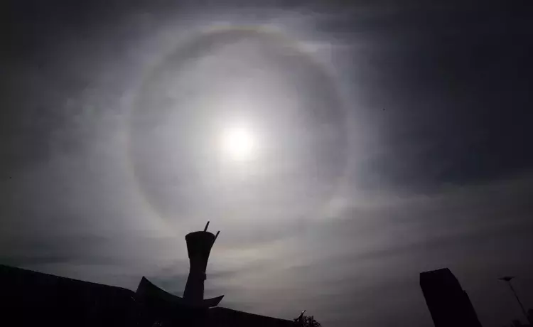 潍坊天空现“日晕”景观！