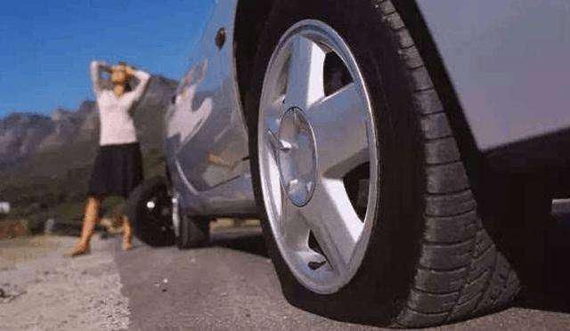  为啥|应急车道换轮胎被扣12分，车主：为啥别人换轮胎不扣还帮忙