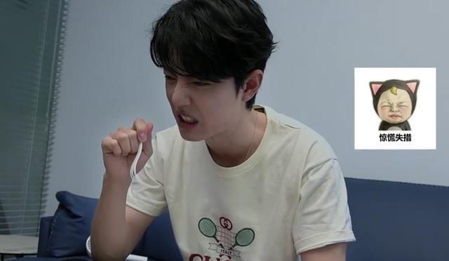 豌豆黄|肖战尝试北京小吃,被豌豆黄惊出表情包,求生欲强都吃光