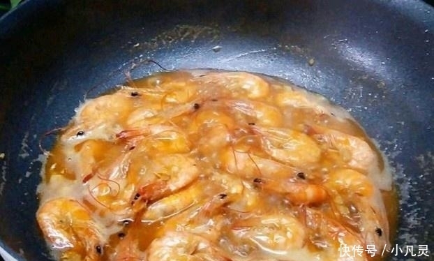 大虾|大虾不要再水煮了!这样做好吃10倍,孩子忍不住多吃半碗饭!