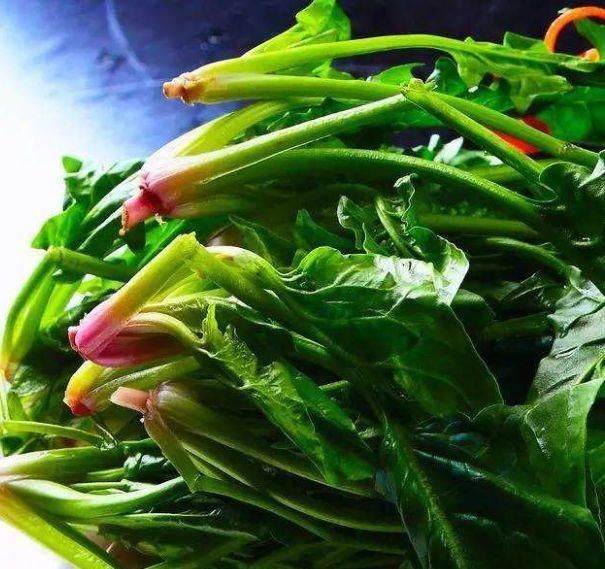 女性|此菜可谓是“补血大王”，女性常吃，可淡化皱纹，肌肤也更细腻