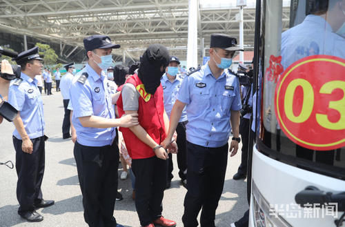  押解|121名嫌疑人被押解回青 特大电信网络诈骗案圆满收关