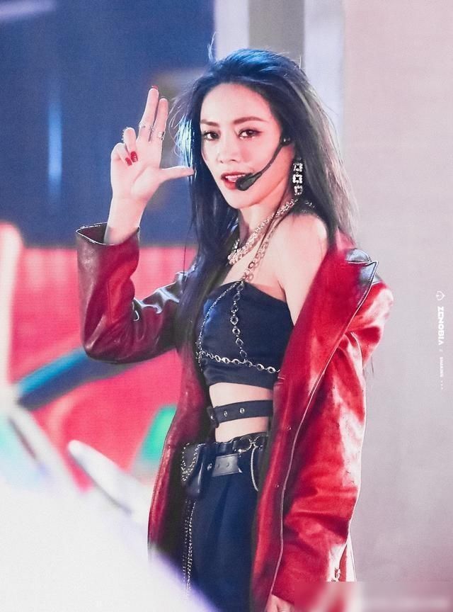  火力|THE9组团的首场演出，虞书欣的开场非常精彩，喻言的火力十足