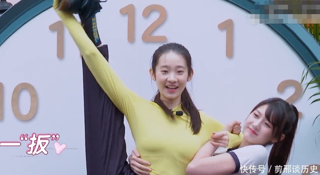 姜贞羽|《创造营》肢体柔韧比拼,以为张艺凡很厉害,姜贞羽敖心仪更惊艳