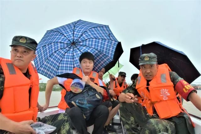 洪水|战胜洪水后，他们的身影又出现在稻田……