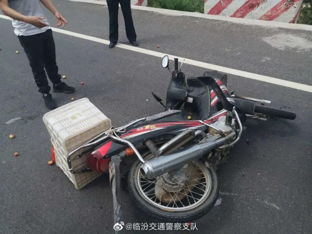  身亡|有点冤！309国道一摩托与小车相撞！摩托车乘坐人身亡！！