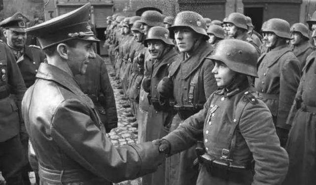 德军|二战16岁小德军被俘,被问其想怎么死时,说了4个字让人心酸