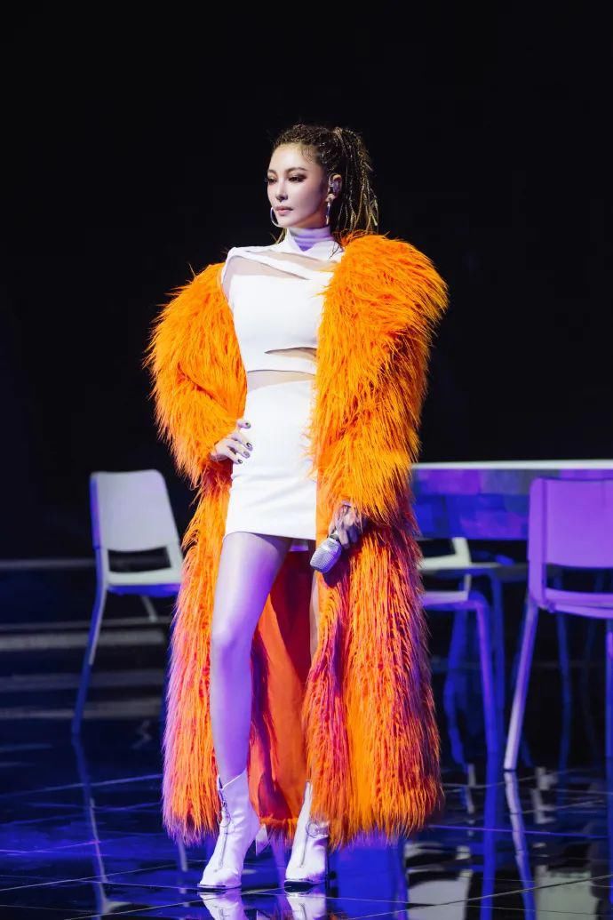 造型|张雨绮真是难得一见的大美人!怪异奇葩的舞台造型,换上依旧美艳