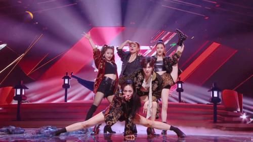  姐姐们|史上头一遭，这档综艺把自己玩成了一场行为艺术