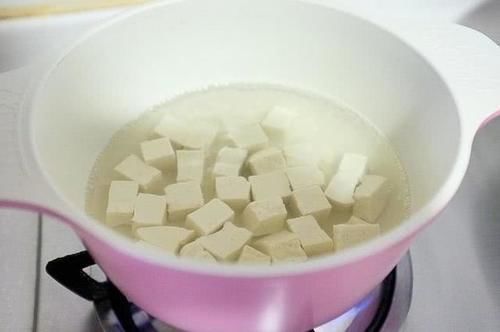 沸水|这几种食材不焯水不能吃,为了家人的健康,以后不要再直接下锅