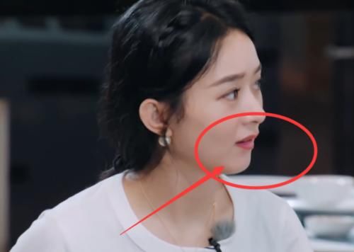  到底|节目滤镜到底有多重？赵丽颖大口吃饭，看清她脱妆后的唇色，懵了