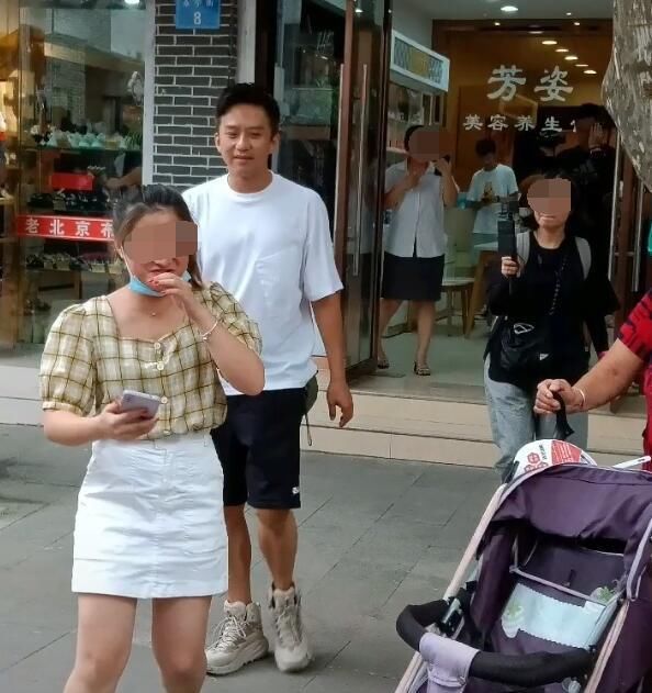  陈赫|陈赫背编织袋录节目，邓超搂着鹿晗好甜，滤镜下鹿晗美成小仙女