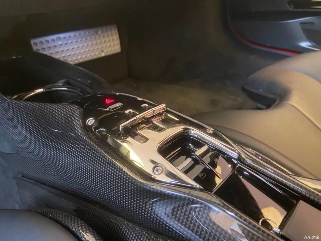 性能|法拉利SF90 Stradale实拍，插电混动性能赛拉法，售价仅398.8万元