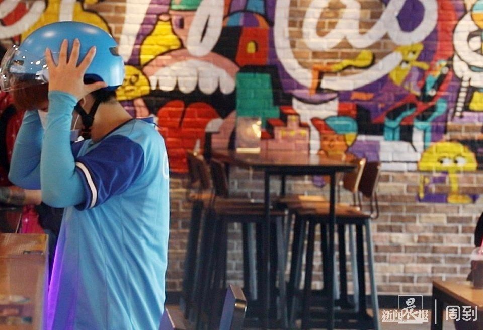 聋人骑手|无声世界的有声梦想！周到君带你探访申城“无声骑手”，看看他们的新变化丨在上海 爱中国