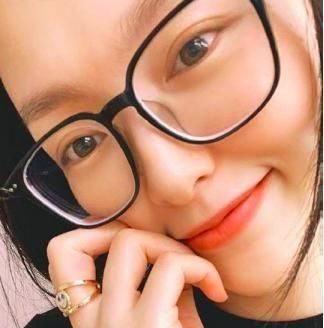 复出|唐嫣高调亮相太惊艳！穿针织配T恤成最美“宅女”，还不复出？