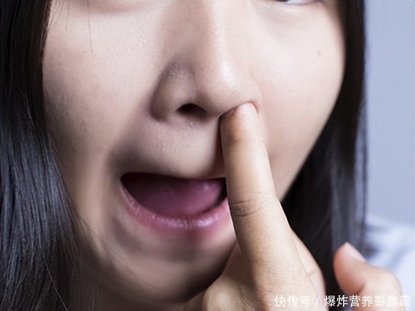 别再小看了：生活中这2种小癖好，实则对身体健康伤害很大2023