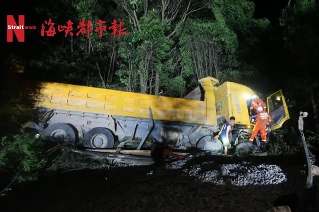  原因|危险！深夜司机开车冲下山沟！原因竟是我们常犯的