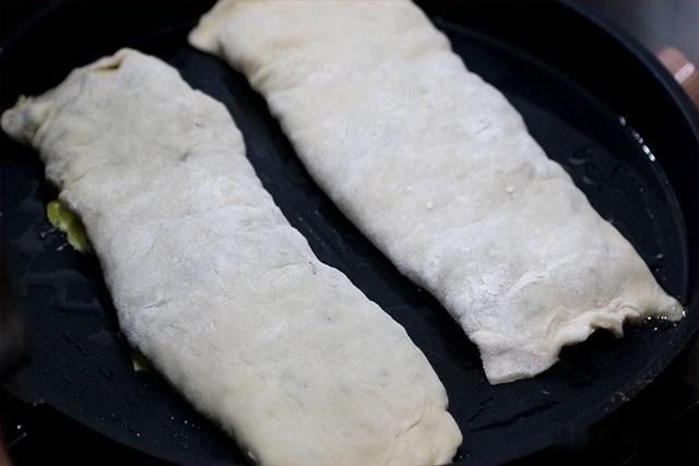 韭菜|在你们那边这个叫什么？卷菜馍还是菜莽？是蒸着吃还是煎着吃？