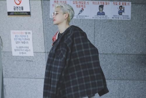 笑出眼泪|黄旭熙被爆录制《跑男》,想打蔡徐坤被拍看到图片笑出眼泪