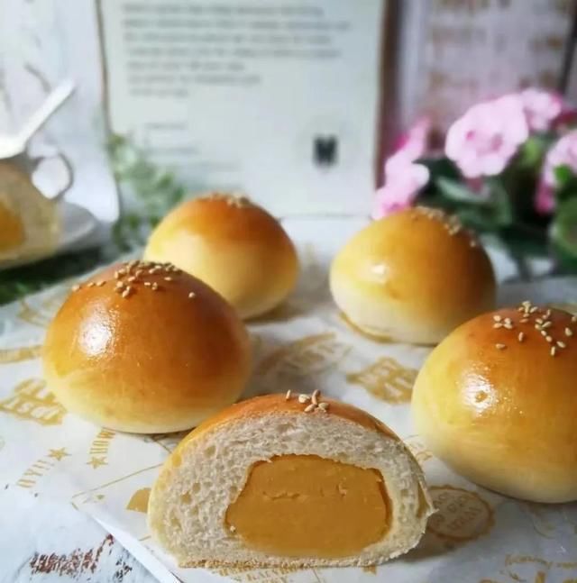  奶黄|超好吃的奶黄小餐包，松软香甜，一口咬下去根本停不下来！