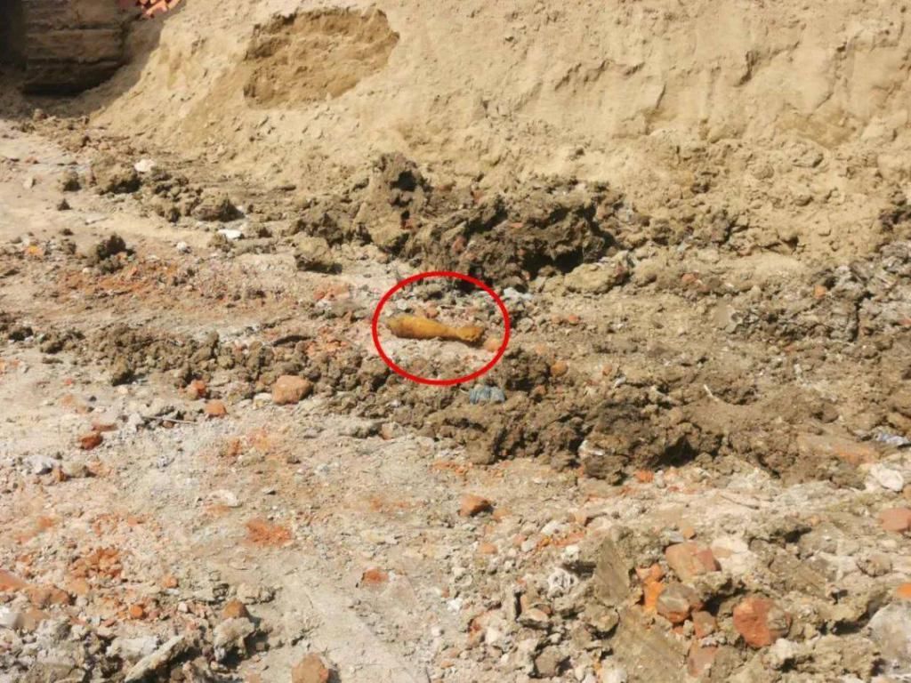  施工|城南一工地，下午施工时挖出炸弹！