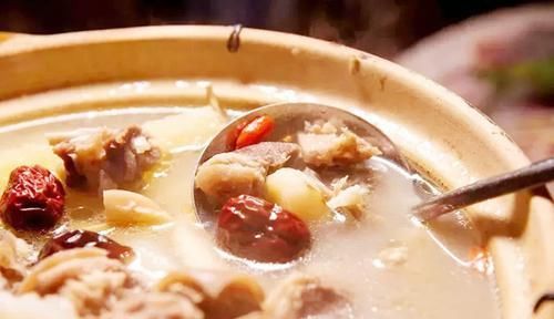 不膻|炖羊汤时,别只会放花椒,多加一样水果,汤鲜肉美,不膻不腥