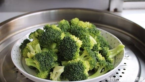 营养|吃西兰花不要再焯水,只需这一招,颜色翠绿,味道爽脆,营养好吃