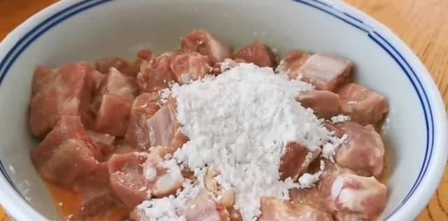  瞬间|我家排骨从不炖着吃，淋2个鸡蛋，不加一滴水，上桌瞬间被扫光！