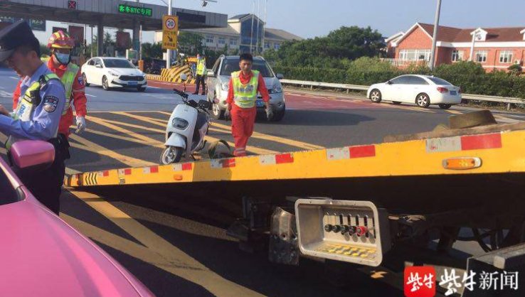  不到|买菜后找不到回家的路，女子骑电动车误上高速